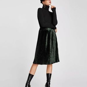Zara Emerald green pleated velvet midi skirt - EUC